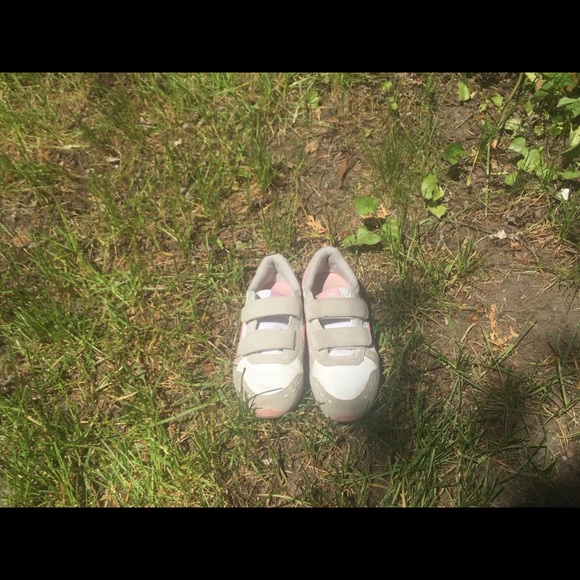 Puma girls running shoes - Picture 4 of 4